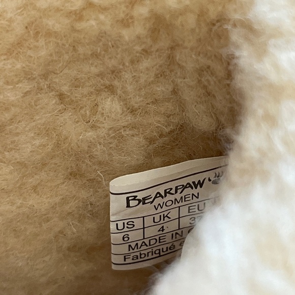 LIKE NEW BearPaw Suede Fleece lined Boots - Picture 6 of 6
